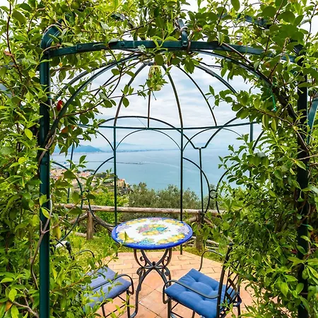 Casa vacanze Starhost - Marcella Con Terrazza E Giardino Vista Mare