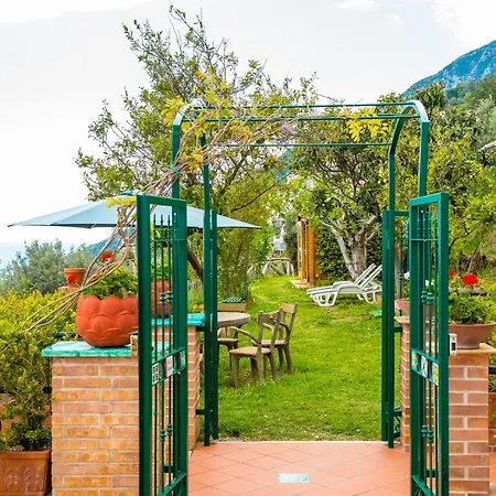 Hébergement de vacances Starhost - Marcella Con Terrazza E Giardino Vista Mare *